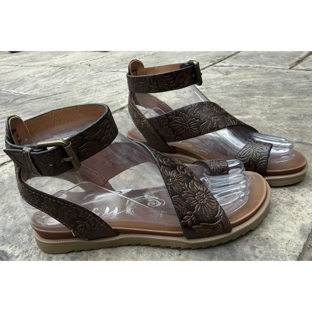 Very G Steffy Tooled Strappy Sandals Women Sz 6 Brown Gladiator Boho Flats